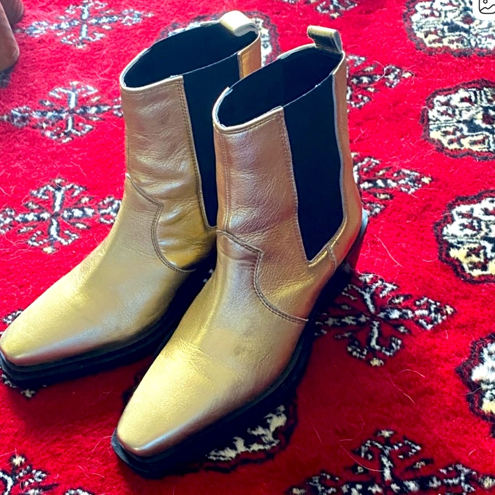 Topshop Chelsea Boots Gold Leather ankle boots excellent condition US 8 wide